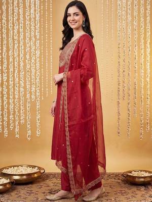 Women Ethnic Motifs Embroidered Regular Thread Work Liva Kurta with Trousers & With Dupatta 4