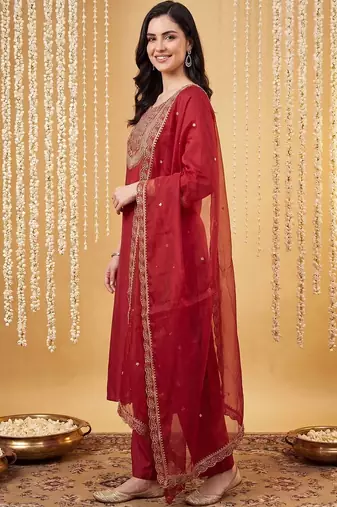 Women Ethnic Motifs Embroidered Regular Thread Work Liva Kurta with Trousers & With Dupatta