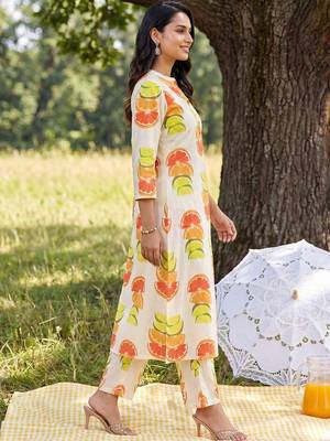 Women Printed Regular Pure Cotton Kurta with Trousers 4
