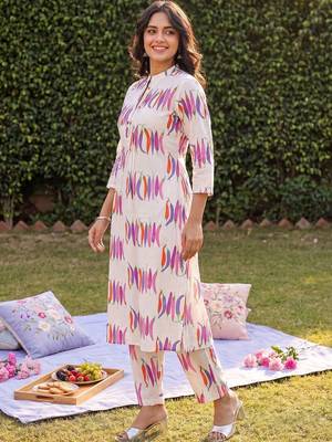 Women Printed Regular Pure Cotton Kurta with Trousers 4