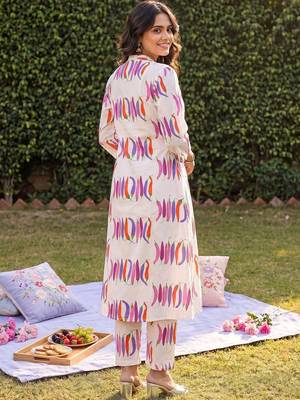 Women Printed Regular Pure Cotton Kurta with Trousers 6