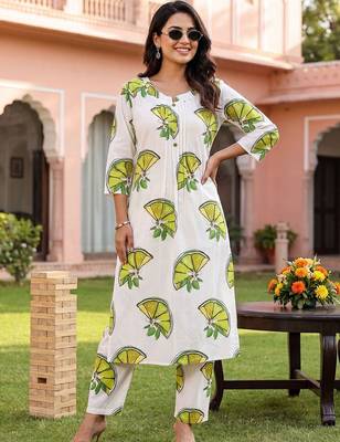 Women Printed Regular Pure Cotton Kurta with Trousers 6