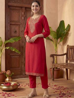 Women Ethnic Motifs Embroidered Regular Thread Work Kurta with Trousers 1