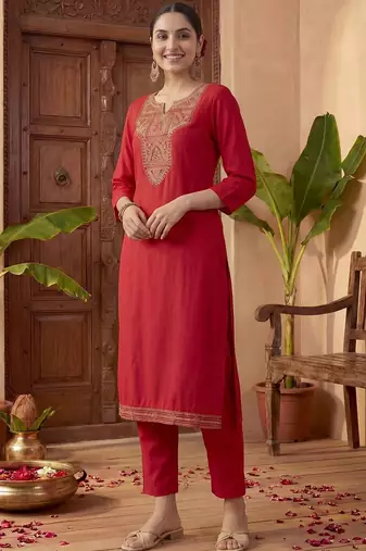 Women Ethnic Motifs Embroidered Regular Thread Work Kurta with Trousers