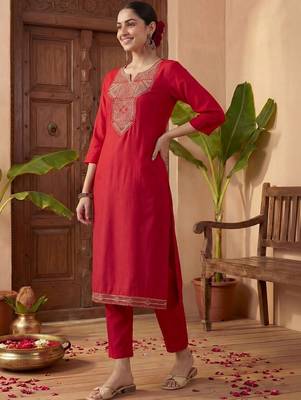 Women Ethnic Motifs Embroidered Regular Thread Work Kurta with Trousers 3