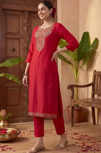 Women Ethnic Motifs Embroidered Regular Thread Work Kurta with Trousers