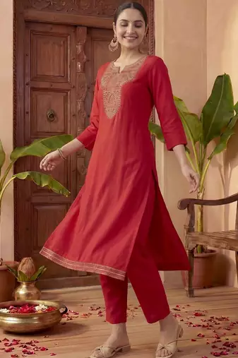 Women Ethnic Motifs Embroidered Regular Thread Work Kurta with Trousers