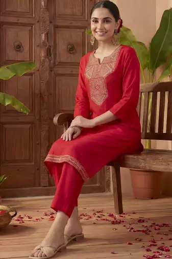 Women Ethnic Motifs Embroidered Regular Thread Work Kurta with Trousers