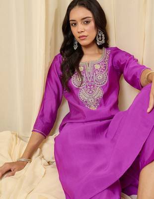 Women Ethnic Motifs Embroidered Regular Thread Work Kurta with Trousers 1