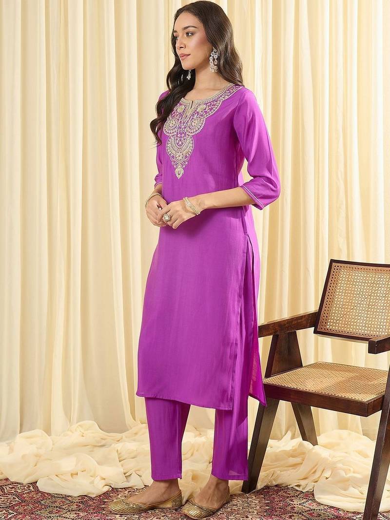 Women Ethnic Motifs Embroidered Regular Thread Work Kurta with Trousers
