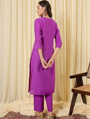 Women Ethnic Motifs Embroidered Regular Thread Work Kurta with Trousers 4