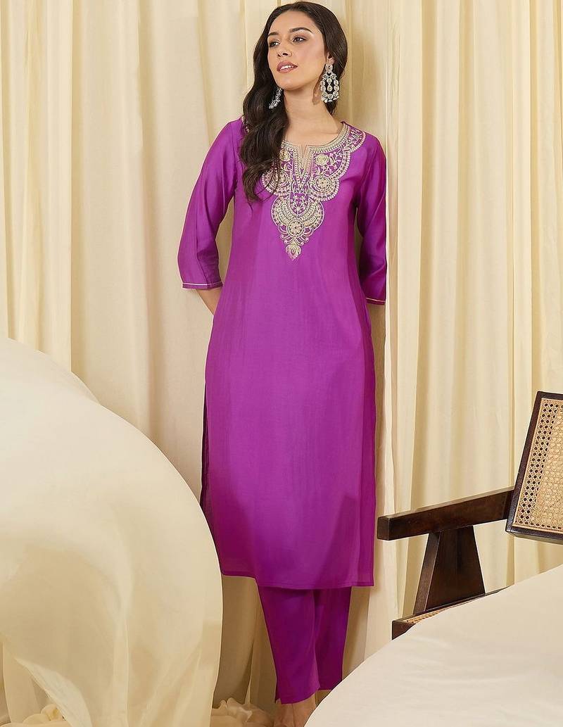 Women Ethnic Motifs Embroidered Regular Thread Work Kurta with Trousers