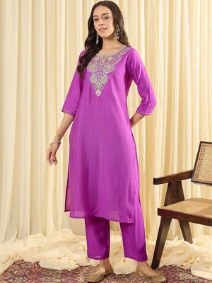 Women Ethnic Motifs Embroidered Regular Thread Work Kurta with Trousers 6