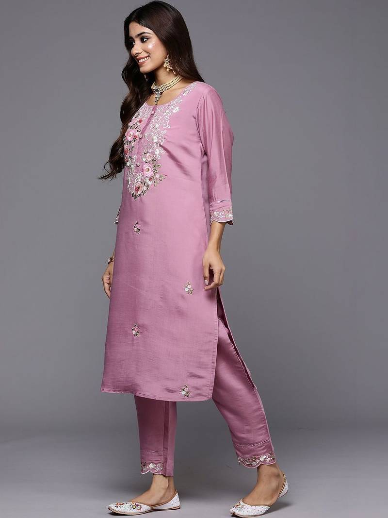 Women Floral Embroidered Regular Thread Work Kurta with Trousers & With Dupatta