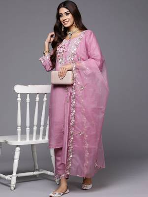 Women Floral Embroidered Regular Thread Work Kurta with Trousers & With Dupatta 4