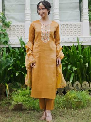 Women Ethnic Motifs Embroidered Regular Thread Work Liva Kurta with Trousers & With Dupatta 1