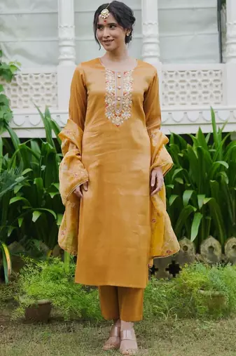 Women Ethnic Motifs Embroidered Regular Thread Work Liva Kurta with Trousers & With Dupatta