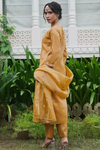 Women Ethnic Motifs Embroidered Regular Thread Work Liva Kurta with Trousers & With Dupatta