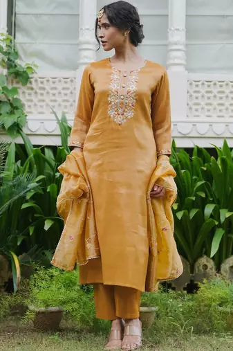 Women Ethnic Motifs Embroidered Regular Thread Work Liva Kurta with Trousers & With Dupatta