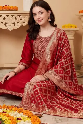 Women Ethnic Motifs Embroidered Regular Kurta with Trousers & With Dupatta