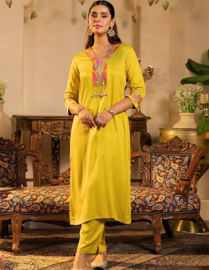 Women Ethnic Motifs Embroidered Regular Thread Work Kurta with Trousers