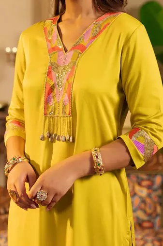 Women Ethnic Motifs Embroidered Regular Thread Work Kurta with Trousers