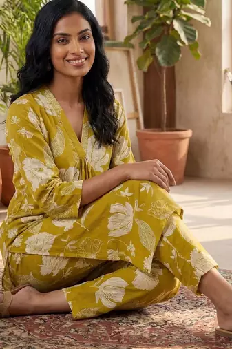 Women Floral Printed Regular Pure Cotton Kurta with Trousers