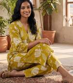 Women Floral Printed Regular Pure Cotton Kurta with Trousers