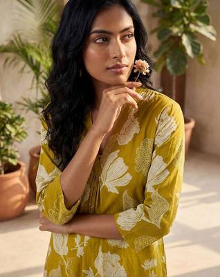 Women Floral Printed Regular Pure Cotton Kurta with Trousers 2