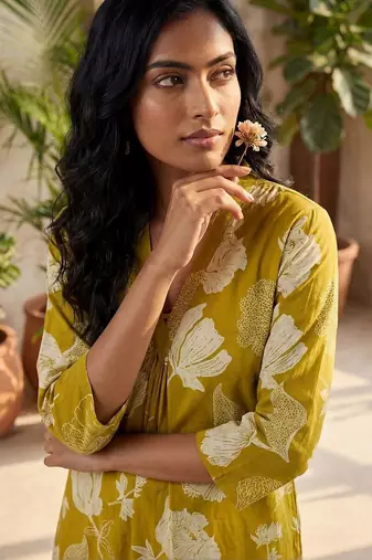 Women Floral Printed Regular Pure Cotton Kurta with Trousers