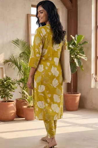Women Floral Printed Regular Pure Cotton Kurta with Trousers