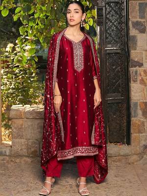 Women Ethnic Motifs Embroidered Regular Thread Work Kurta with Trousers & With Dupatta 3