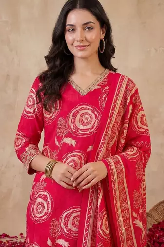 Women Floral Printed Regular Chanderi Silk Kurta with Trousers & With Dupatta