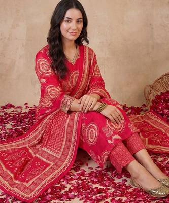 Women Floral Printed Regular Chanderi Silk Kurta with Trousers & With Dupatta 5