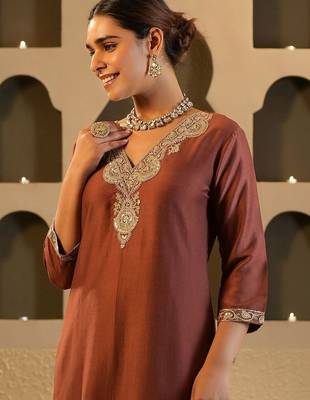 Women Ethnic Motifs Embroidered Regular Kurta with Trousers 2