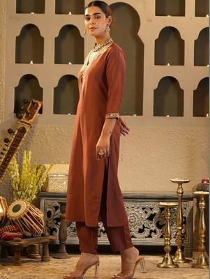 Women Ethnic Motifs Embroidered Regular Kurta with Trousers 3