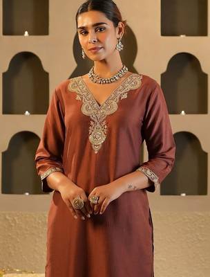 Women Ethnic Motifs Embroidered Regular Kurta with Trousers 5