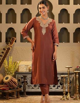 Women Ethnic Motifs Embroidered Regular Kurta with Trousers 6