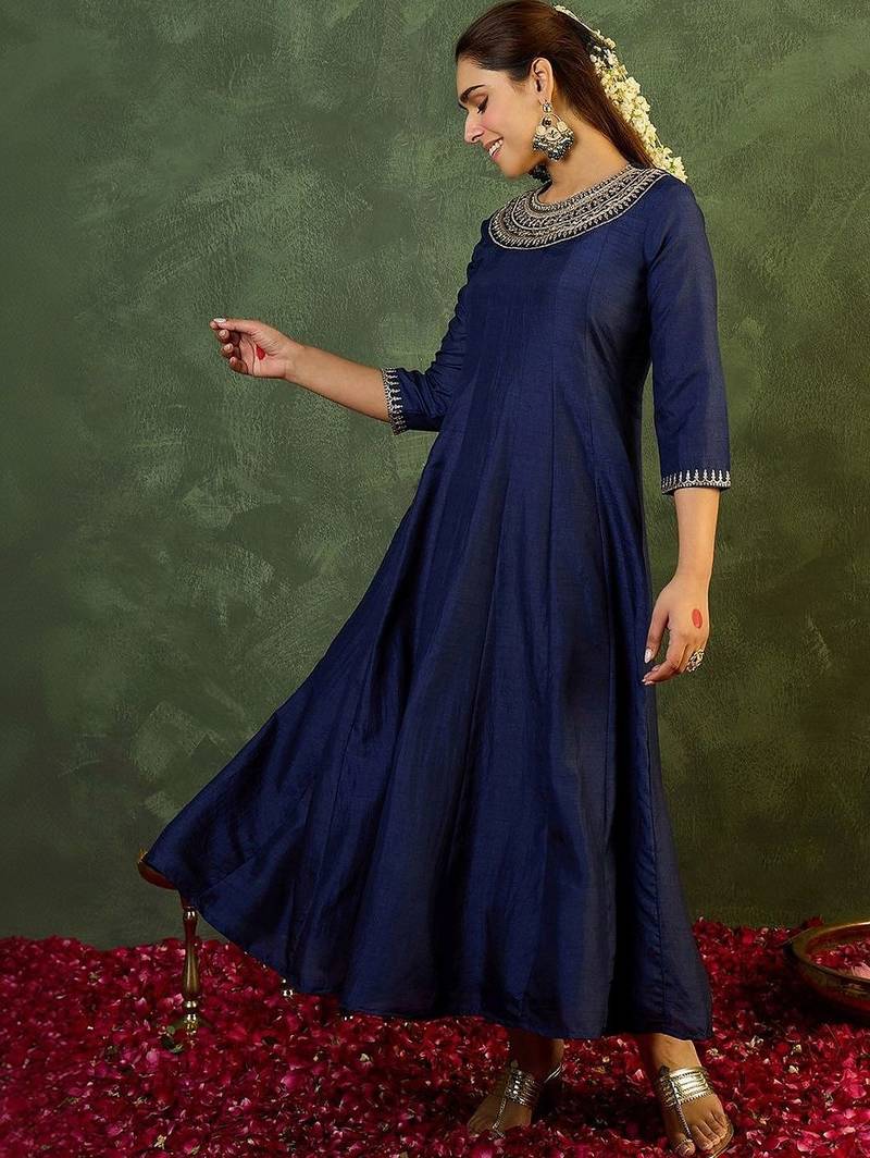 Women Ethnic Motifs Embroidered Empire Thread Work Kurta with Pyjamas