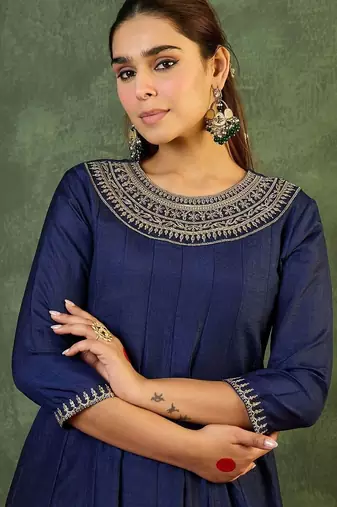 Women Ethnic Motifs Embroidered Empire Thread Work Kurta with Pyjamas