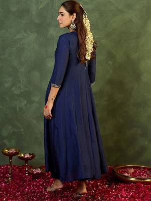 Women Ethnic Motifs Embroidered Empire Thread Work Kurta with Pyjamas 4