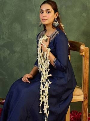 Women Ethnic Motifs Embroidered Empire Thread Work Kurta with Pyjamas 5