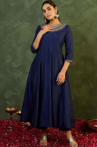 Women Ethnic Motifs Embroidered Empire Thread Work Kurta with Pyjamas