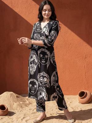 Women Printed Regular Pure Cotton Kurta with Trousers 6
