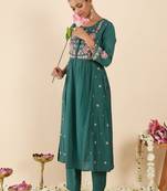 Women Floral Embroidered Empire Thread Work Kurta with Trousers