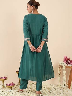 Women Floral Embroidered Empire Thread Work Kurta with Trousers 4