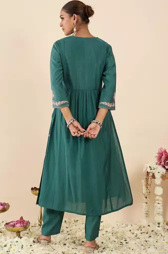 Women Floral Embroidered Empire Thread Work Kurta with Trousers