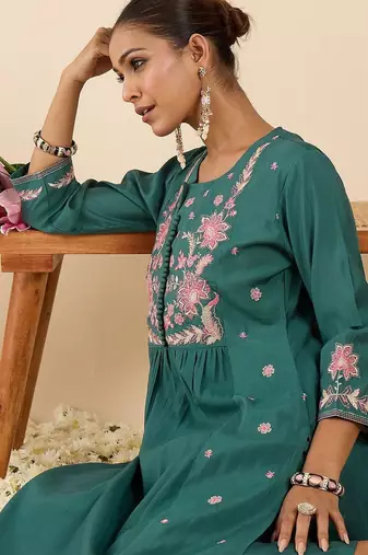 Women Floral Embroidered Empire Thread Work Kurta with Trousers