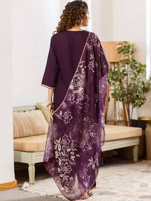 Women Floral Embroidered Regular Thread Work Kurta with Trousers & With Dupatta 5