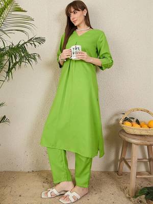 Women Pleated Kurta with Trousers 1